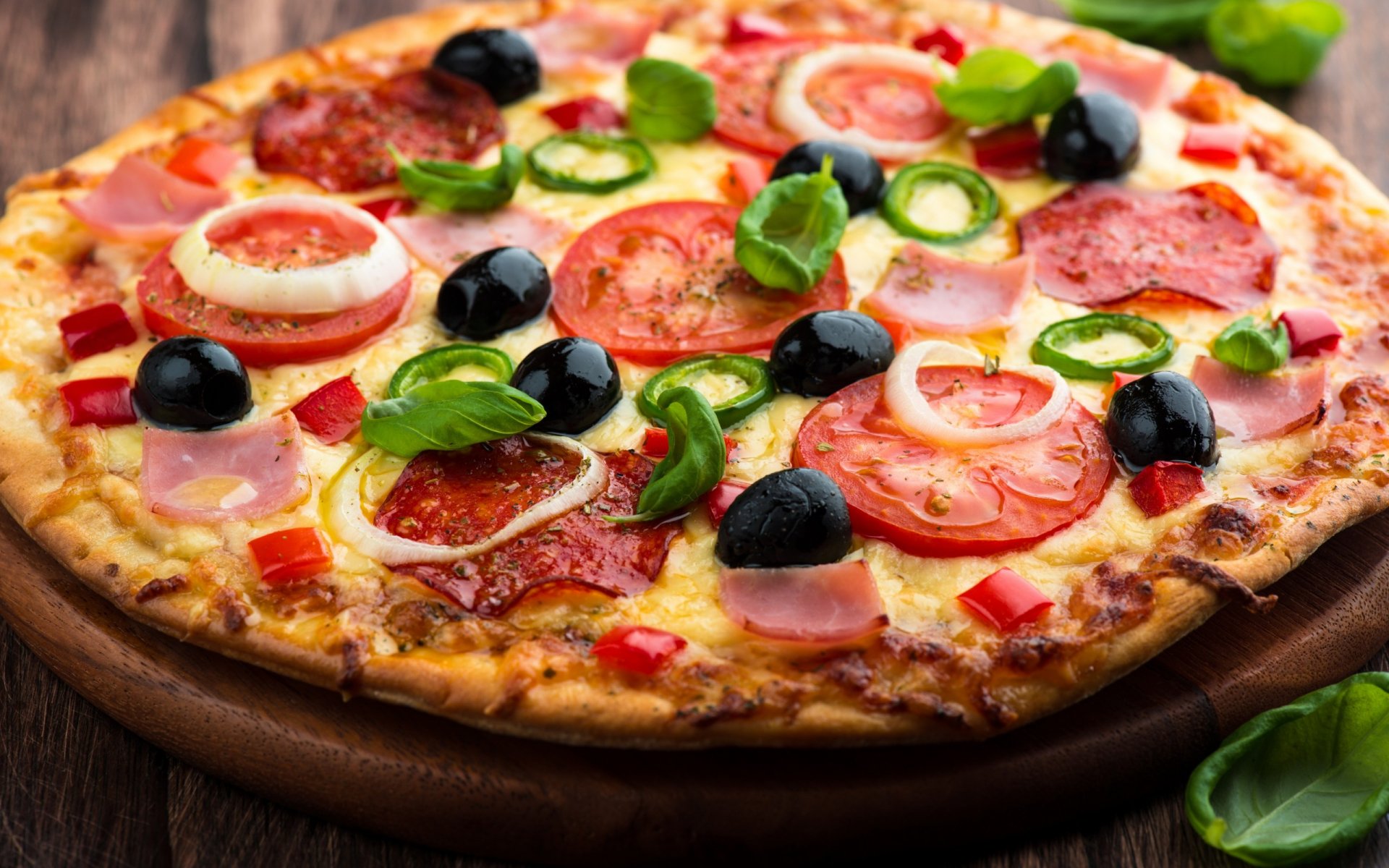 Garden pesto pizza